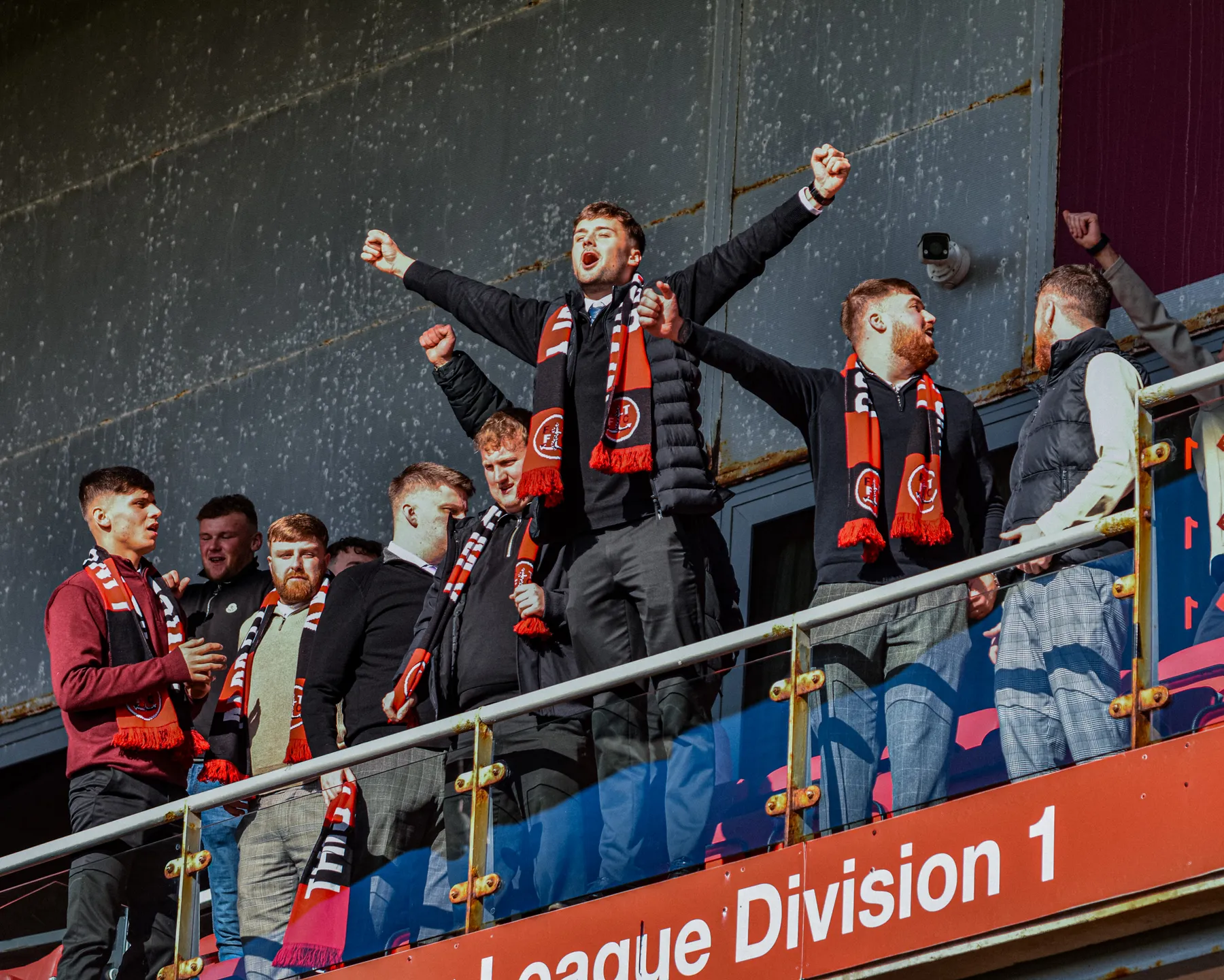 Fan Gallery: The McCod Army return in full voice at Highbury ...